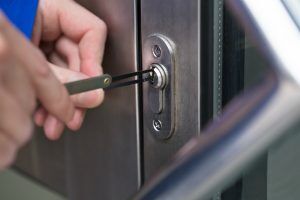 locksmith cracks a lock