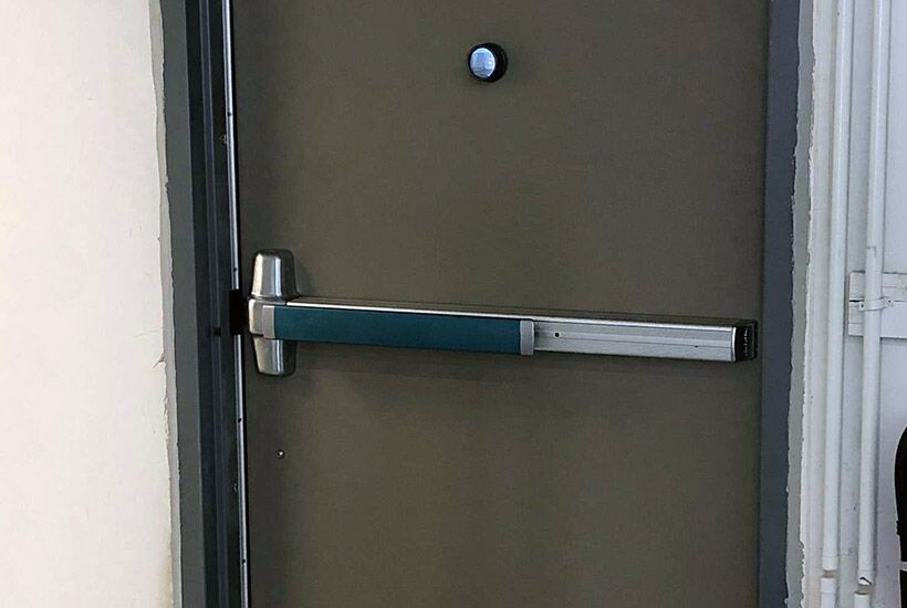 can you Lock a push bar?