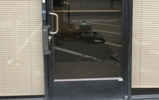 what makes a door pull ADA compliant?